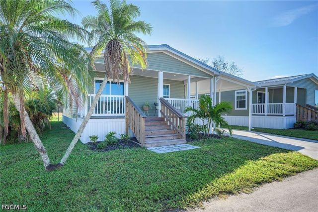 93 Poinsettia DR, Fort Myers, FL 33905