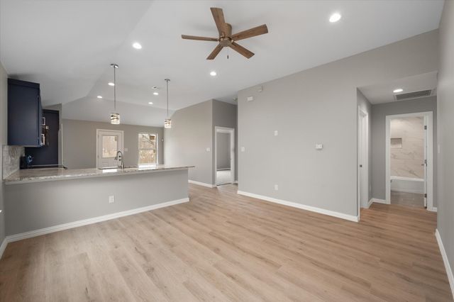 708 E 16TH Avenue, Corsicana, TX 75110