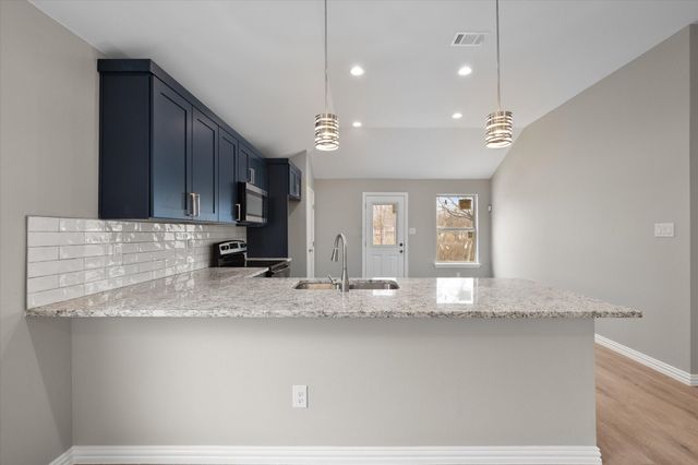 708 E 16TH Avenue, Corsicana, TX 75110