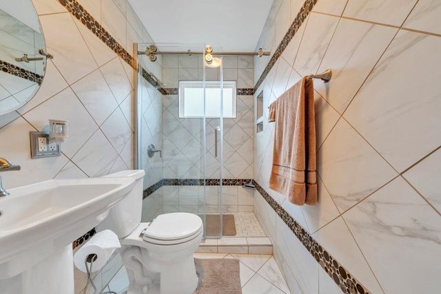 2414 Mayfield DR, Roanoke, VA 24014