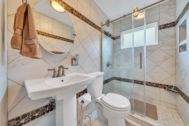 2414 Mayfield DR, Roanoke, VA 24014