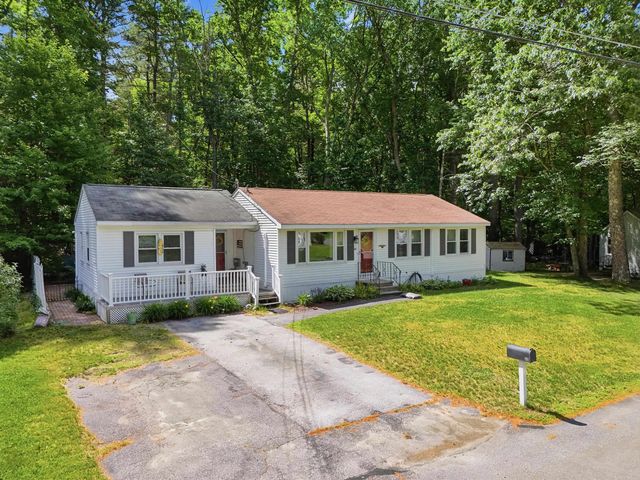 60 Trestle Brook Drive, Nashua, NH 03062