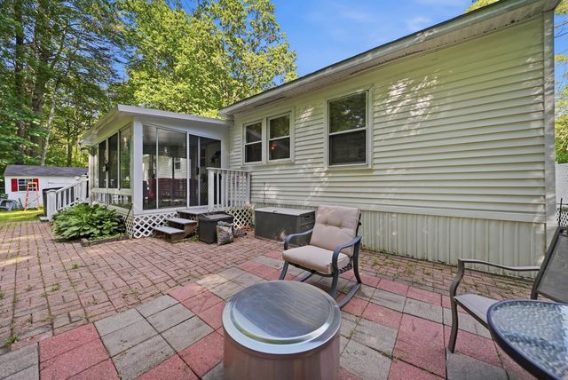 60 Trestle Brook Drive, Nashua, NH 03062
