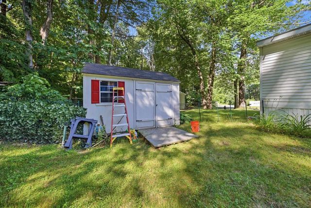 60 Trestle Brook Drive, Nashua, NH 03062