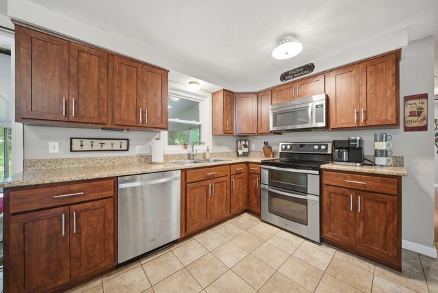 60 Trestle Brook Drive, Nashua, NH 03062