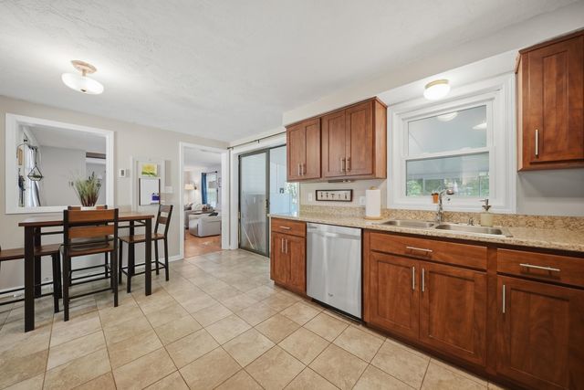 60 Trestle Brook Drive, Nashua, NH 03062