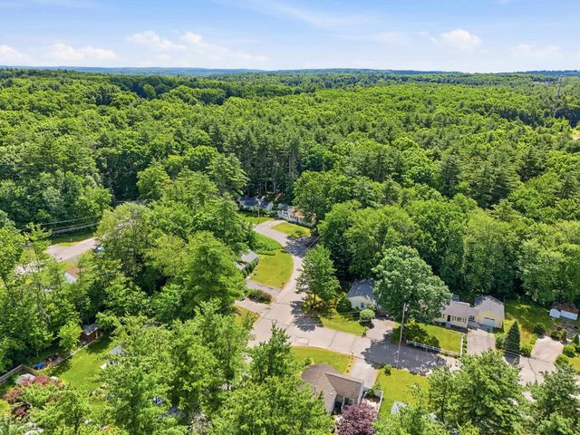 60 Trestle Brook Drive, Nashua, NH 03062