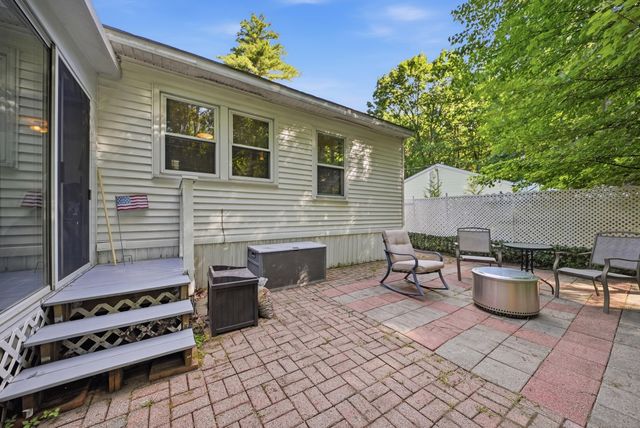 60 Trestle Brook Drive, Nashua, NH 03062