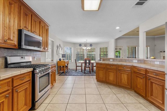 105 Canal Drive, Friendswood, TX 77546