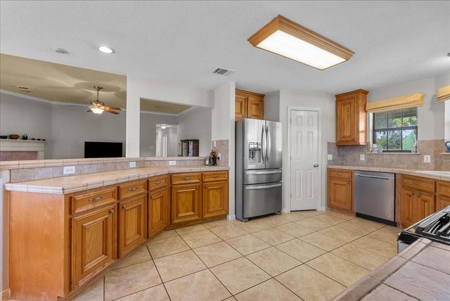 105 Canal Drive, Friendswood, TX 77546