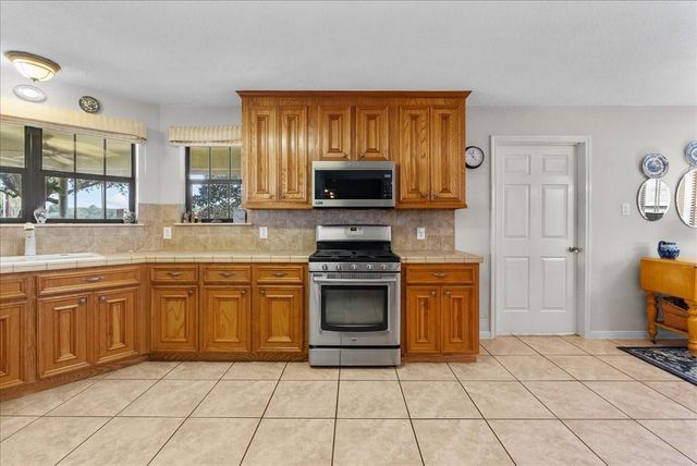 105 Canal Drive, Friendswood, TX 77546