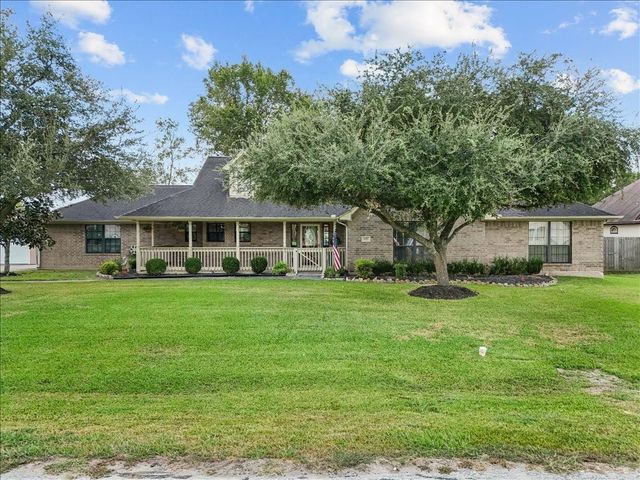 105 Canal Drive, Friendswood, TX 77546