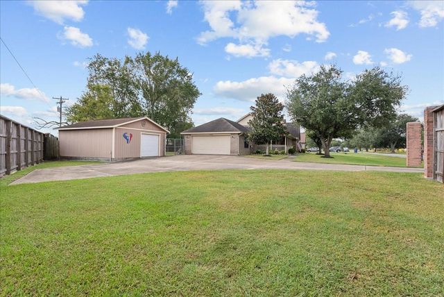 105 Canal Drive, Friendswood, TX 77546