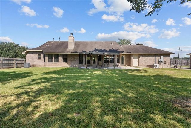 105 Canal Drive, Friendswood, TX 77546