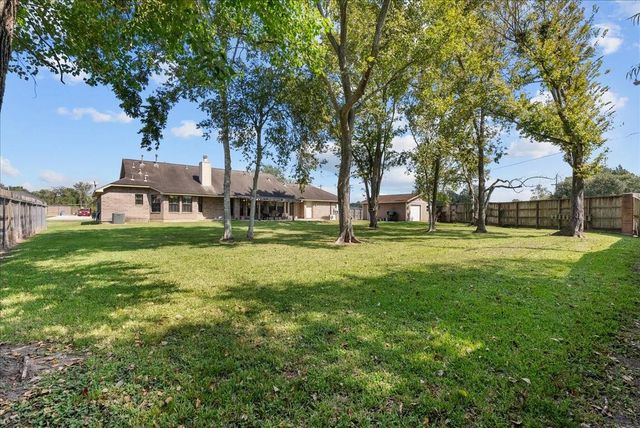 105 Canal Drive, Friendswood, TX 77546