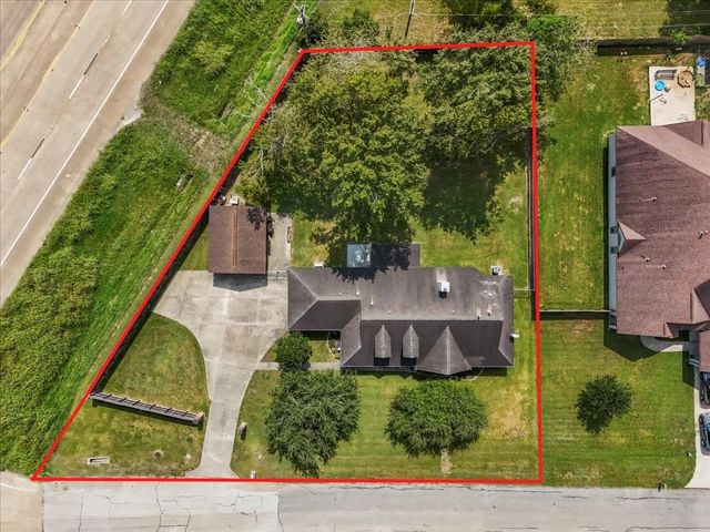 105 Canal Drive, Friendswood, TX 77546