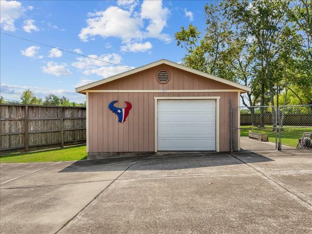 105 Canal Drive, Friendswood, TX 77546
