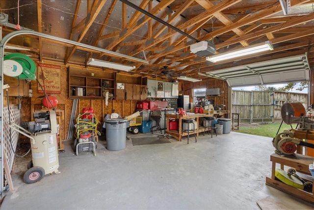 105 Canal Drive, Friendswood, TX 77546