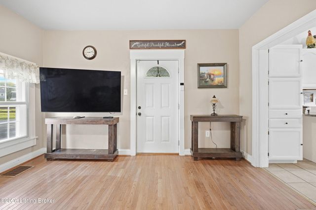 5514 Billtown Rd, Louisville, KY 40299