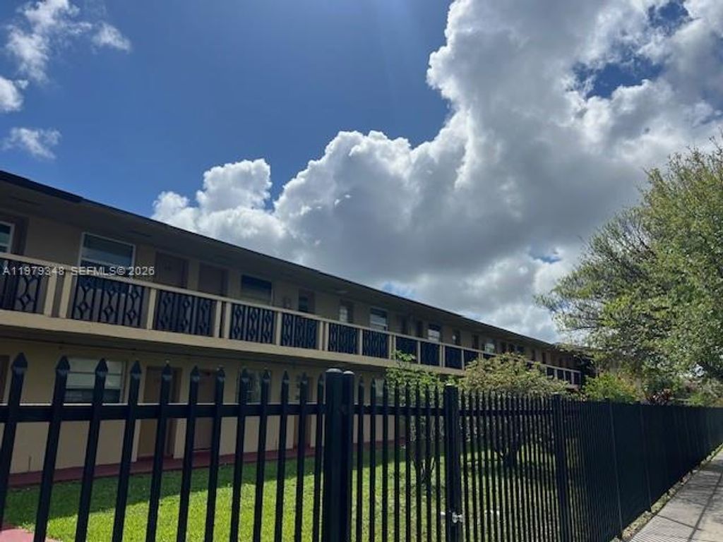 3901 SW 78th Court 219, Miami, FL 33155