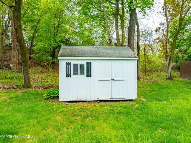 1 Appletree Lane, Colonie, NY 12110
