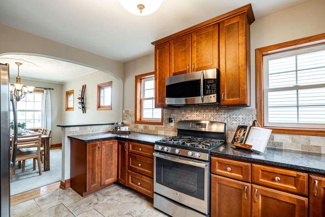 331 N 111th STREET, Wauwatosa, WI 53226