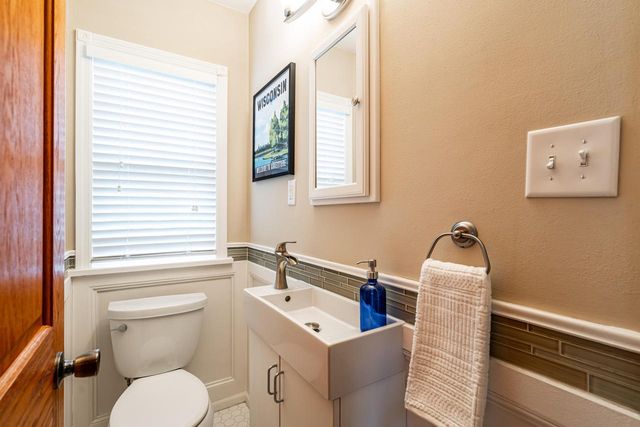 331 N 111th STREET, Wauwatosa, WI 53226