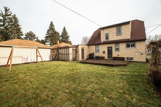 331 N 111th STREET, Wauwatosa, WI 53226