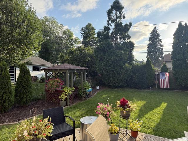 331 N 111th STREET, Wauwatosa, WI 53226