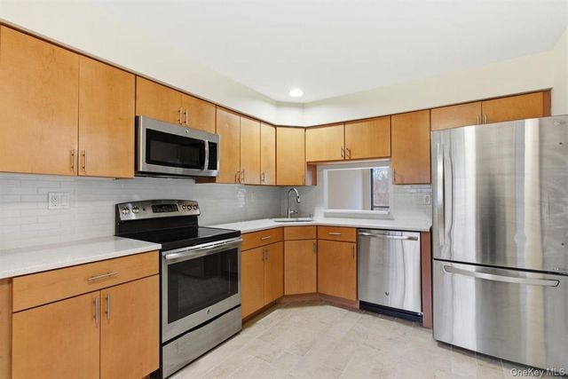 63 Deerfield Lane 63, Ossining, NY 10562