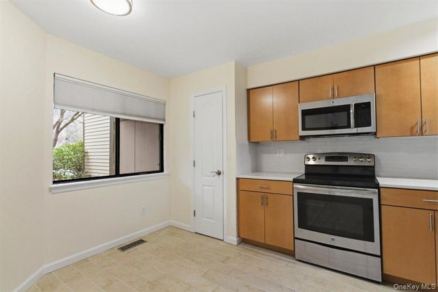63 Deerfield Lane 63, Ossining, NY 10562