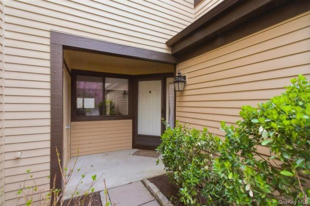 63 Deerfield Lane 63, Ossining, NY 10562