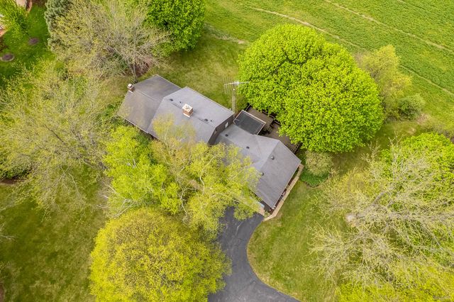 10562 Town Hall Road, Belvidere, IL 61008
