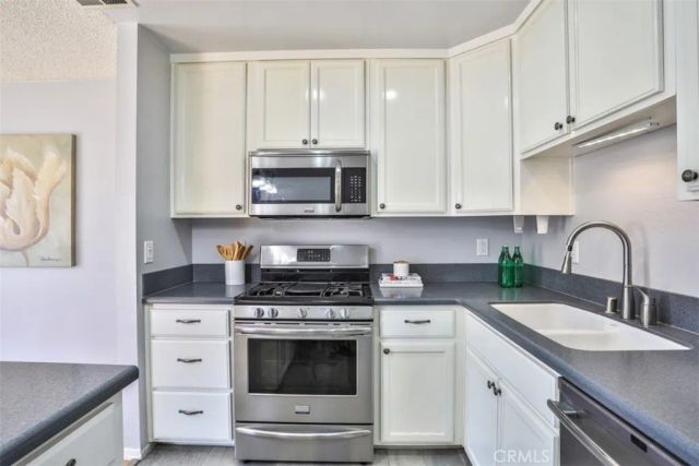 820 E Silver Maple, Azusa, CA 91702