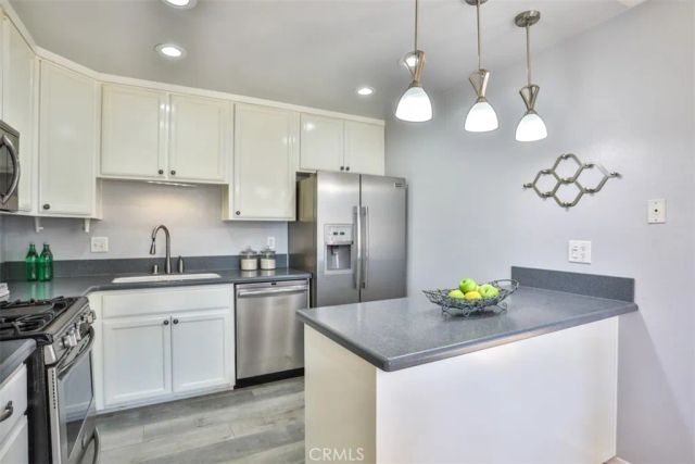 820 E Silver Maple, Azusa, CA 91702
