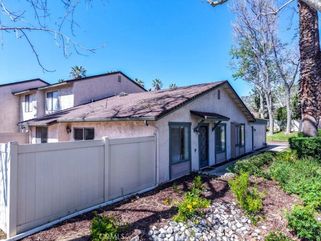 820 E Silver Maple, Azusa, CA 91702