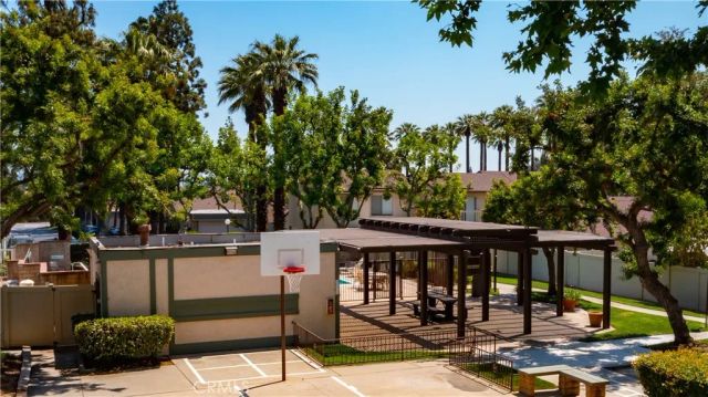 820 E Silver Maple, Azusa, CA 91702