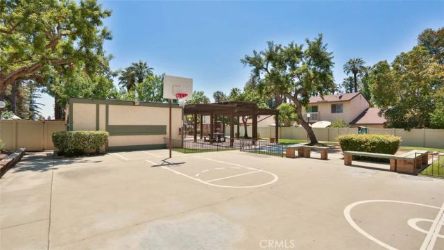 820 E Silver Maple, Azusa, CA 91702