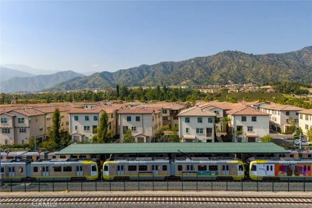 820 E Silver Maple, Azusa, CA 91702