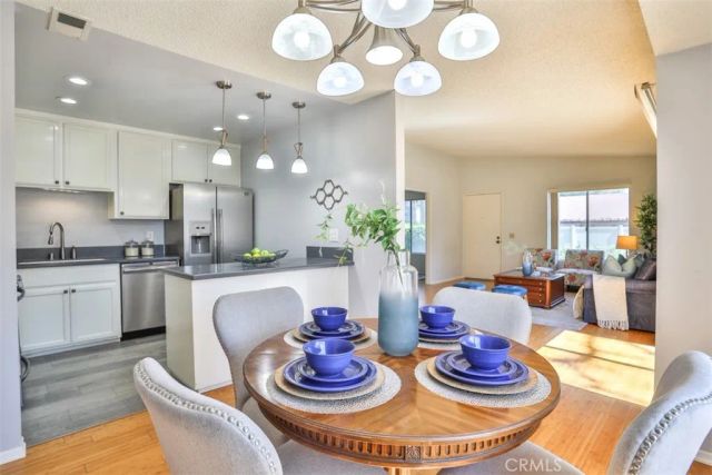 820 E Silver Maple, Azusa, CA 91702