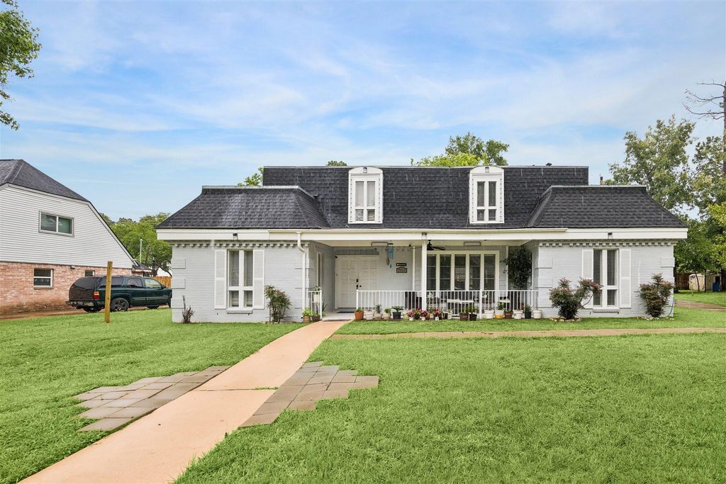 7511 Theisswood Road, Spring, TX 77379