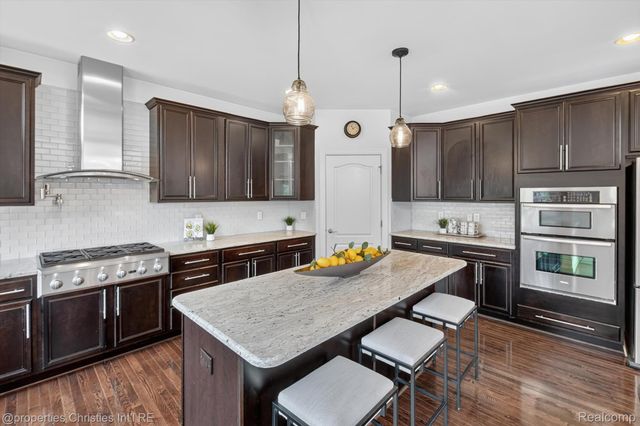46592 Pinehurst Circle N, Northville Township, MI 48168