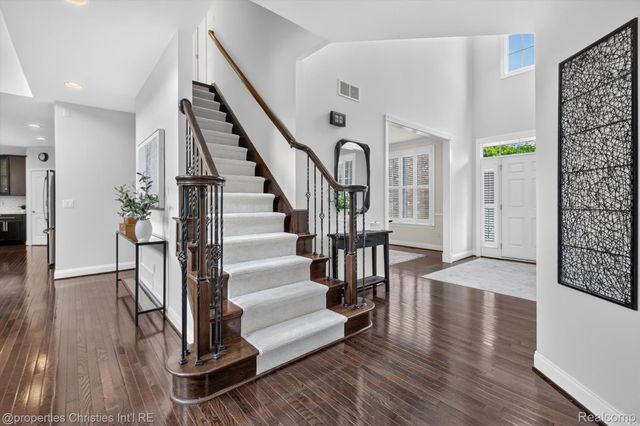 46592 Pinehurst Circle N, Northville Township, MI 48168