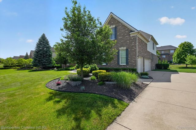 46592 Pinehurst Circle N, Northville Township, MI 48168