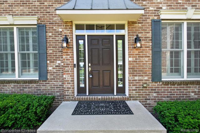 46592 Pinehurst Circle N, Northville Township, MI 48168