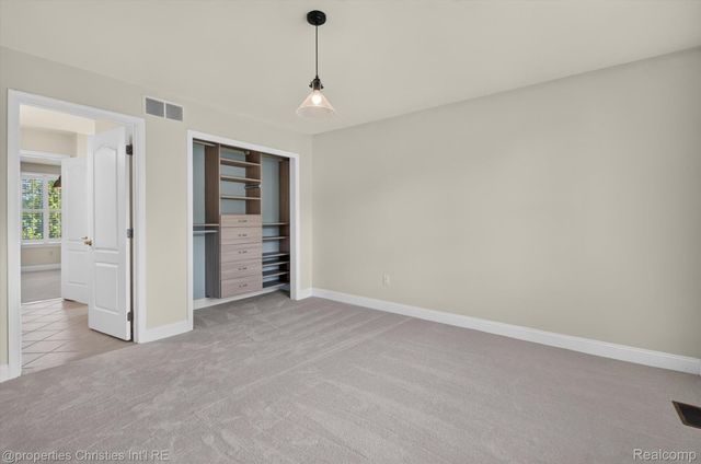 46592 Pinehurst Circle N, Northville Township, MI 48168