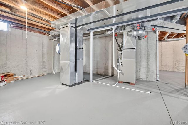 46592 Pinehurst Circle N, Northville Township, MI 48168