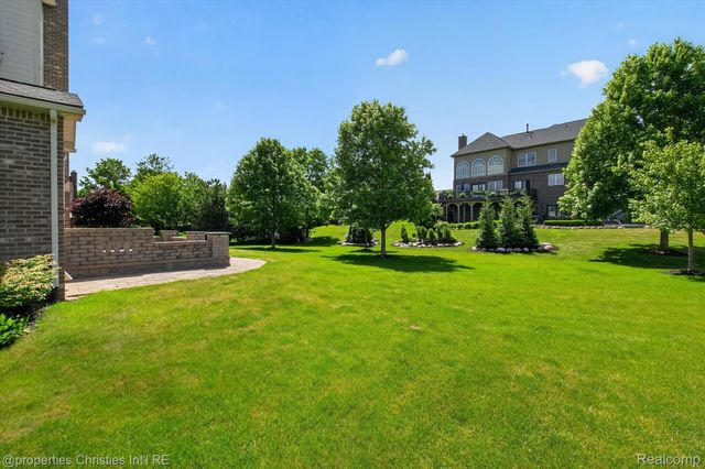 46592 Pinehurst Circle N, Northville Township, MI 48168