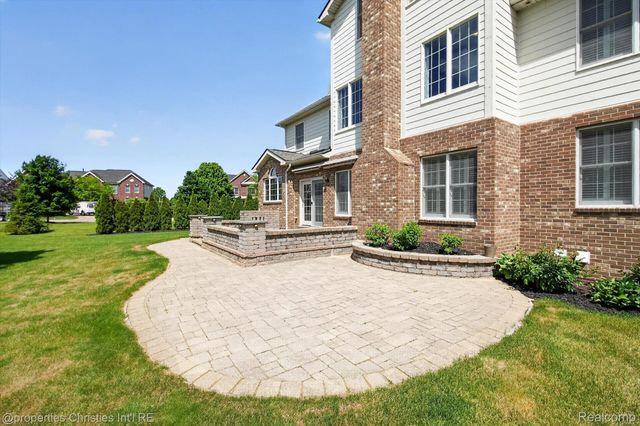 46592 Pinehurst Circle N, Northville Township, MI 48168