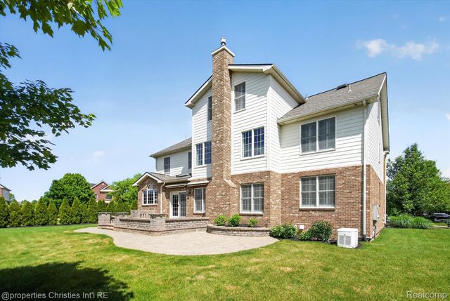 46592 Pinehurst Circle N, Northville Township, MI 48168